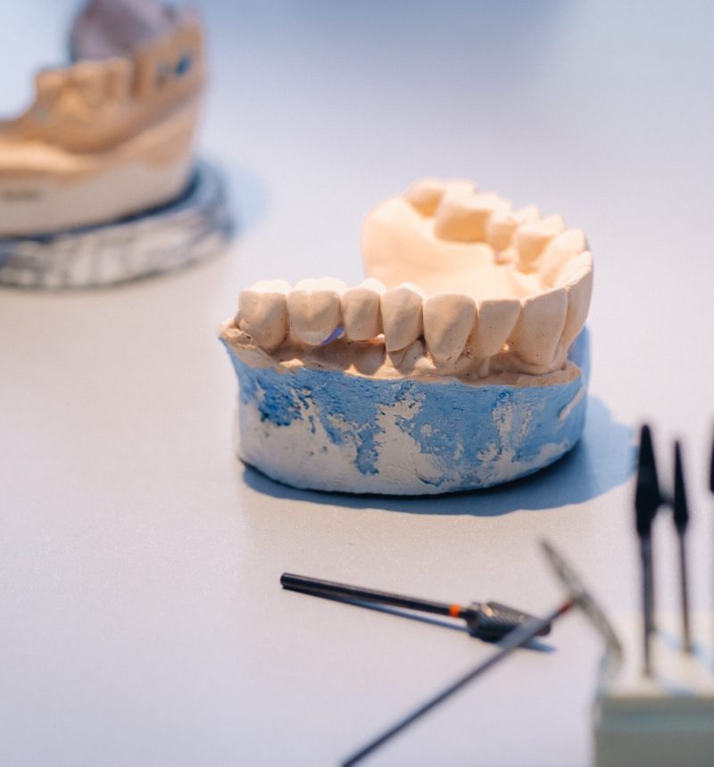 Grinding tools and drills for dental technicians.
